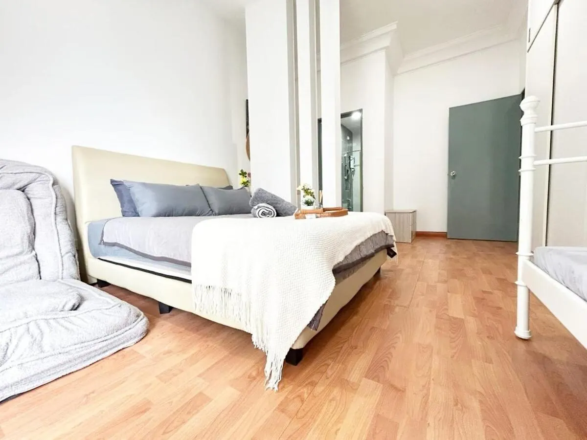 Up To 9 Person, Next To Paradigm Mall'S New Theme Park, Escape Jb Johor Bahru Apartment