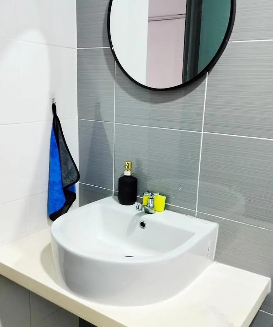 Up To 9 Person, Next To Paradigm Mall'S New Theme Park, Escape Jb Johor Bahru Apartment