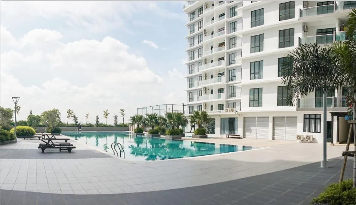 Apartment Up To 9 Person, Next To Paradigm Mall'S New Theme Park, Escape Jb Johor Bahru