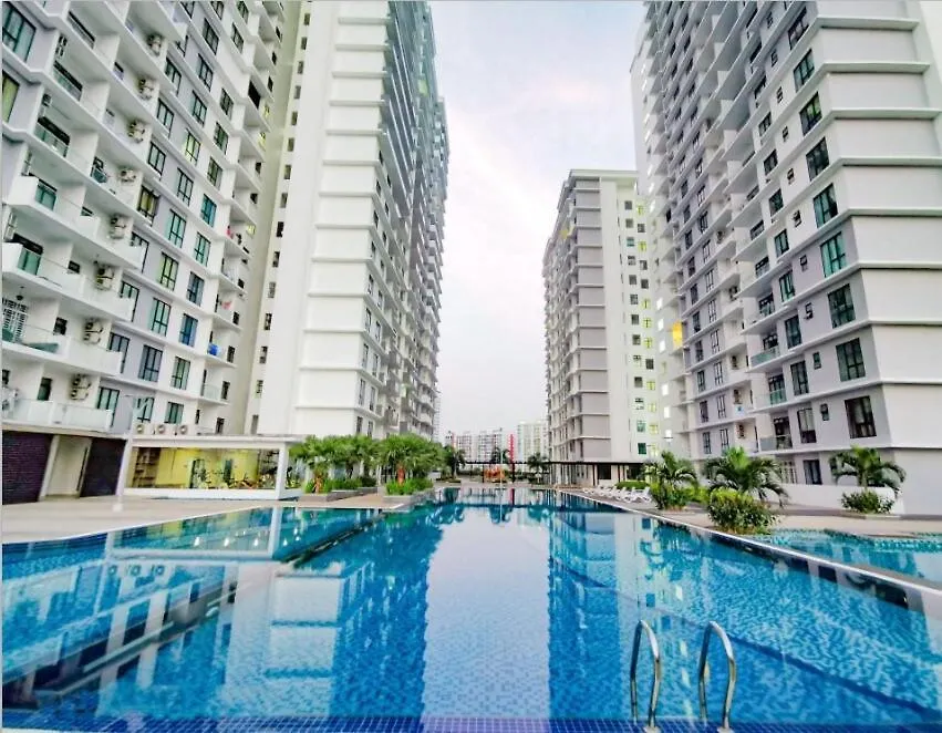 Up To 9 Person, Next To Paradigm Mall'S New Theme Park, Escape Jb Johor Bahru Apartment